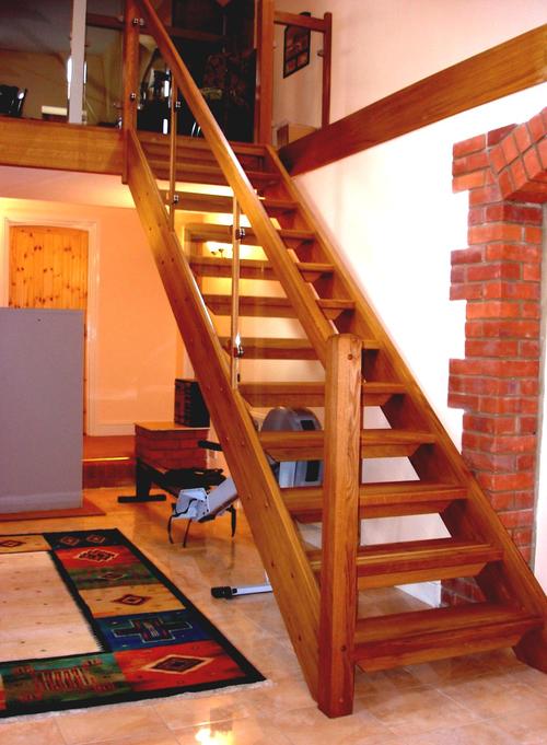 Učinite sami drveno stubište u kući: korak po korak upute - pregled + video