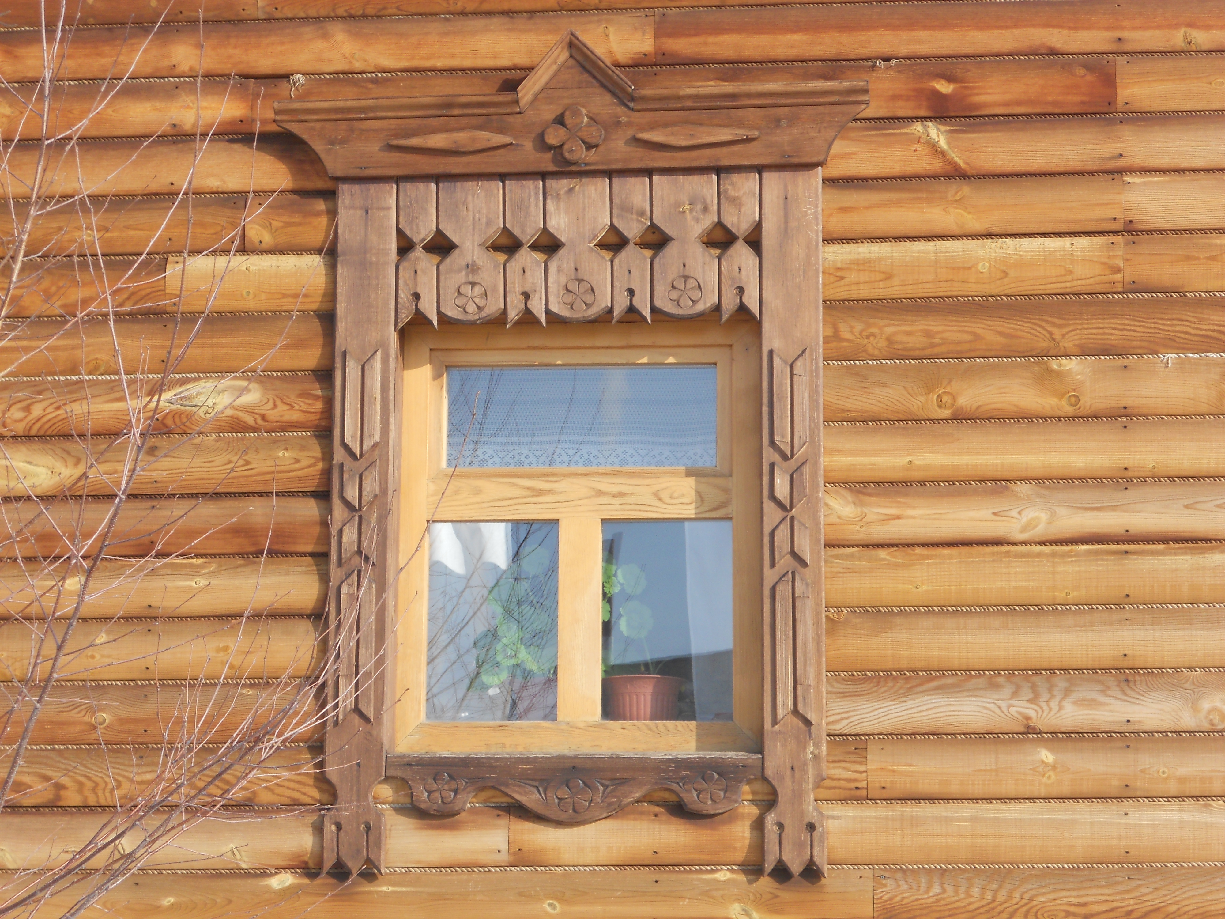 Как сделать окна косые на деревянном доме